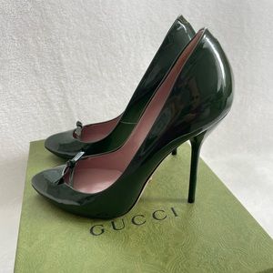 Gucci high-heeled green patent leather shoes, little use, very elegant.